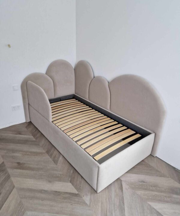 DEBESĖLIS LOVA KAMPU