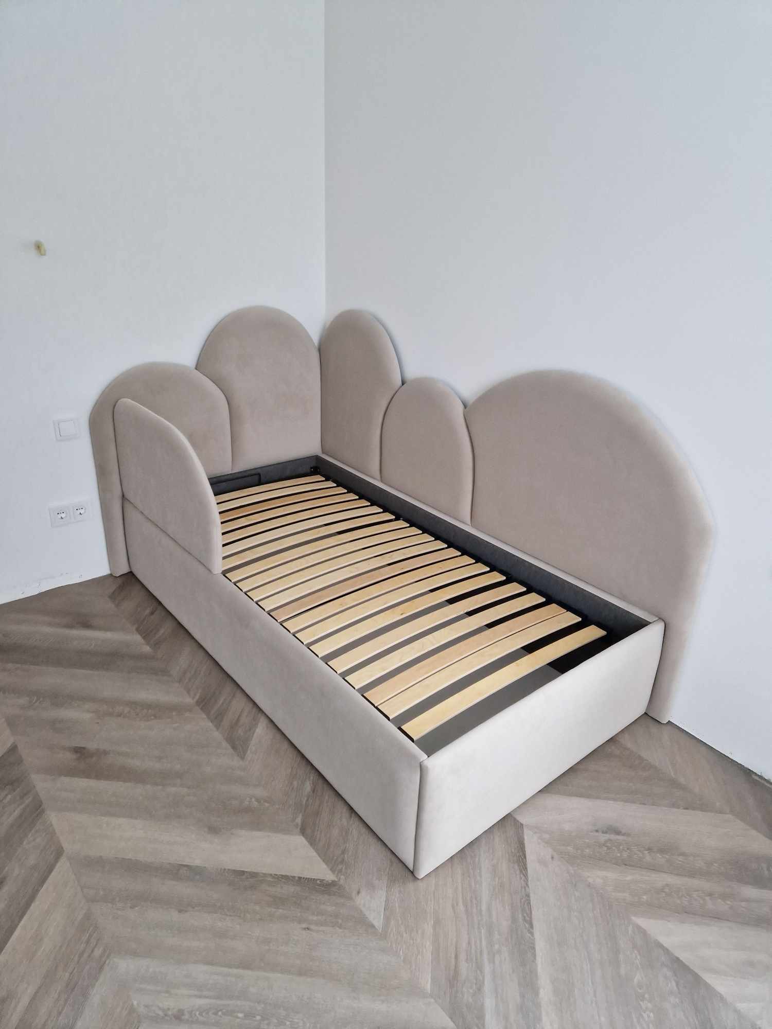 wt618s5c.jpg DEBESĖLIS LOVA KAMPU - Image 1